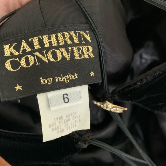 Stunning Vintage 80’s Strappy Back Black Velvet Cocktail Dress Sz 6 - Picture 7 of 7